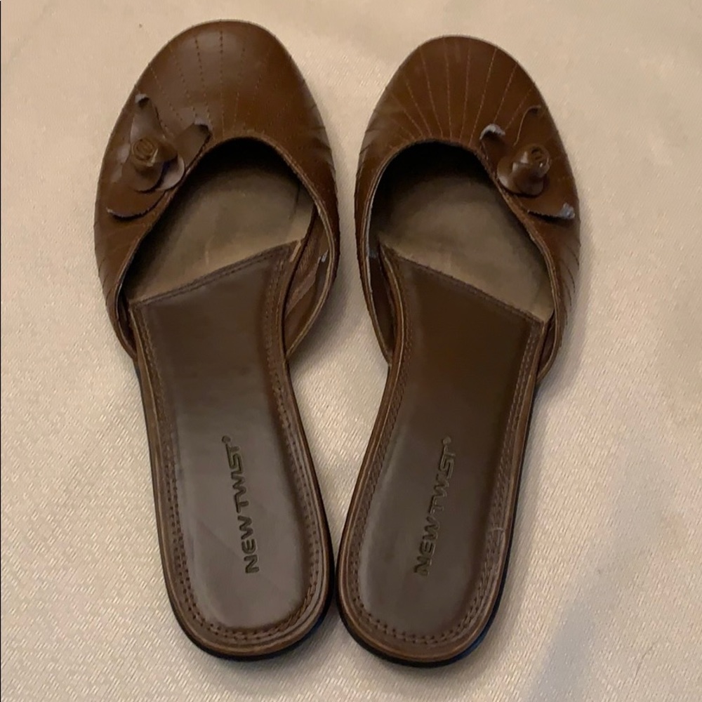 New Twist shoes - flat slide-style shoe - Size 9